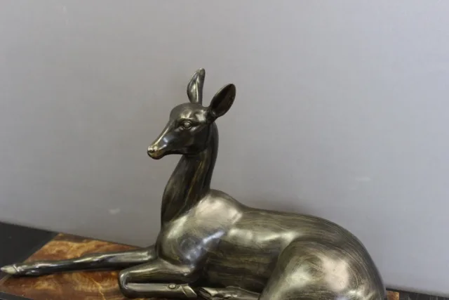 Sculpture Art Déco Représentant Une Antilope Couchée Par Irénée Rochard