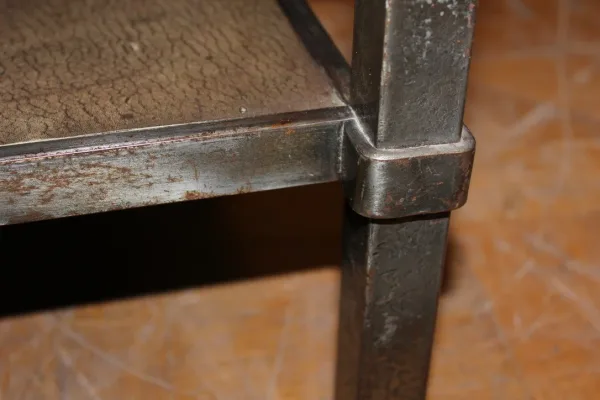 Table basse en fer forgé et cuir vers 1970