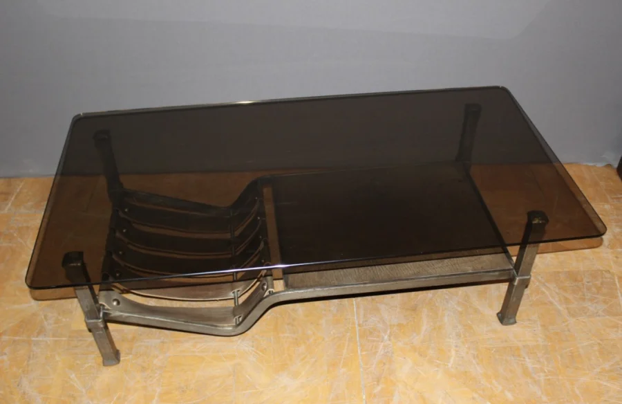 Table basse en fer forgé et cuir vers 1970