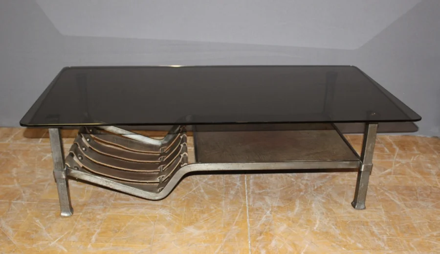 Table basse en fer forgé et cuir vers 1970