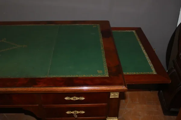 Grand Bureau Plat De Style Restauration En Acajou XX
