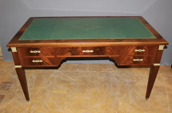 Grand Bureau Plat De Style Restauration En Acajou XX