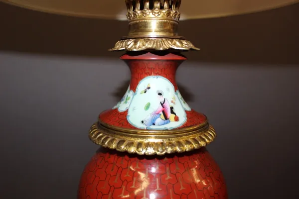 Paire De Lampes En Porcelaine à Décor Chinois Et Monture Bronze Doré Fin XIX