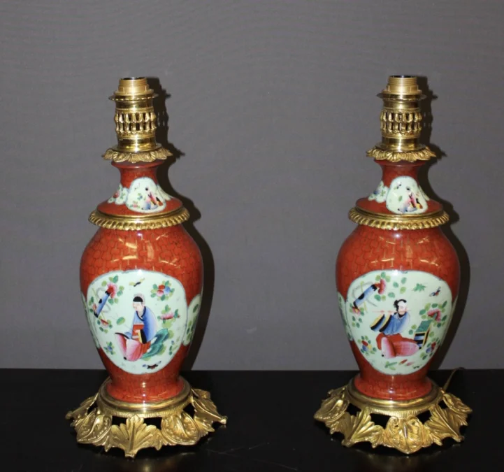 PAIR OF LAMPS
