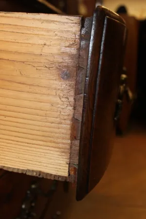 Commode Louis XIV à Façade Bombée En Frêne XVIII