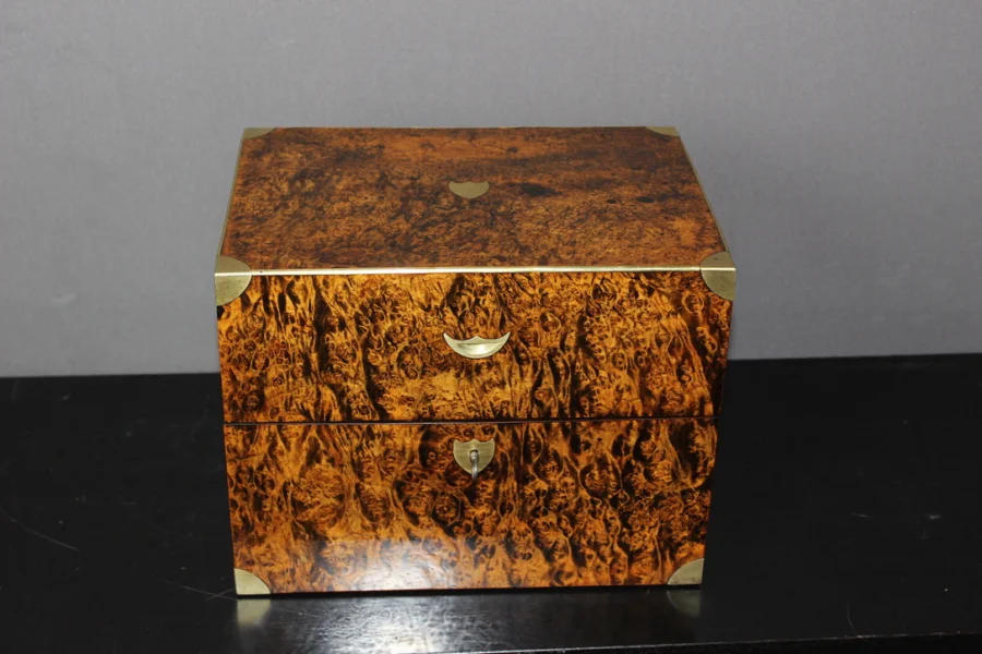 DEKANTER-BOX