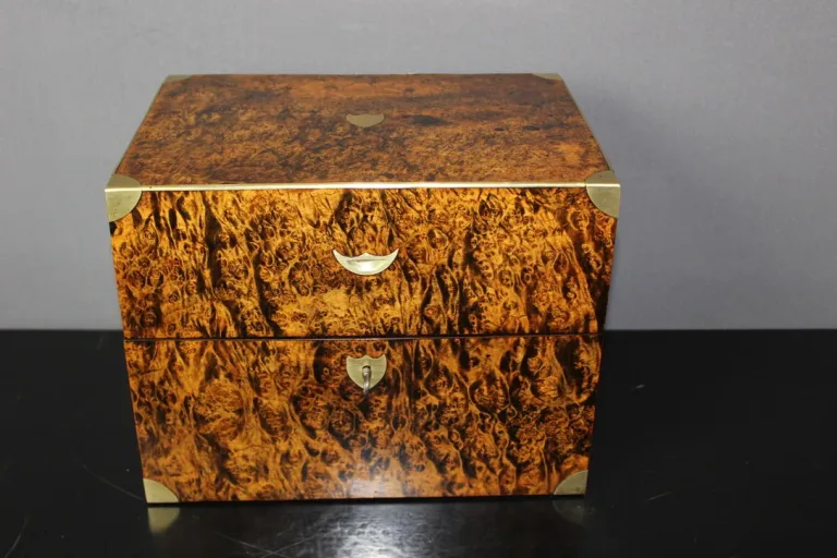 Cave à Liqueur En Loupe d'époque Louis Philippe XIX
