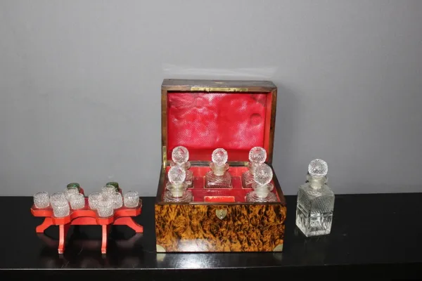 Cave à Liqueur En Loupe d'époque Louis Philippe XIX