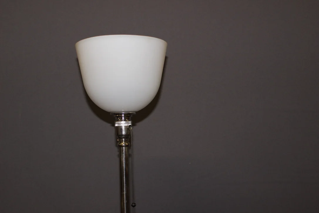 Grande Lampe Art Déco En Laiton Nickelé Et Opaline