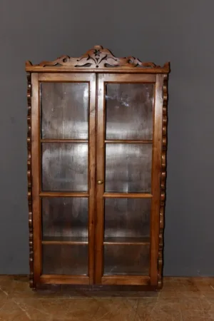 Vitrine en noyer XIX