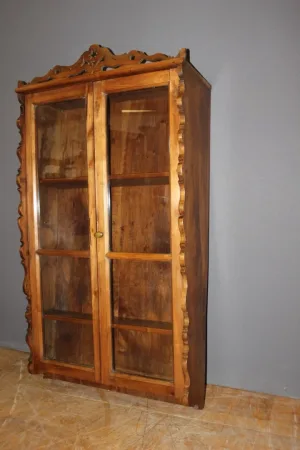 Vitrine en noyer XIX