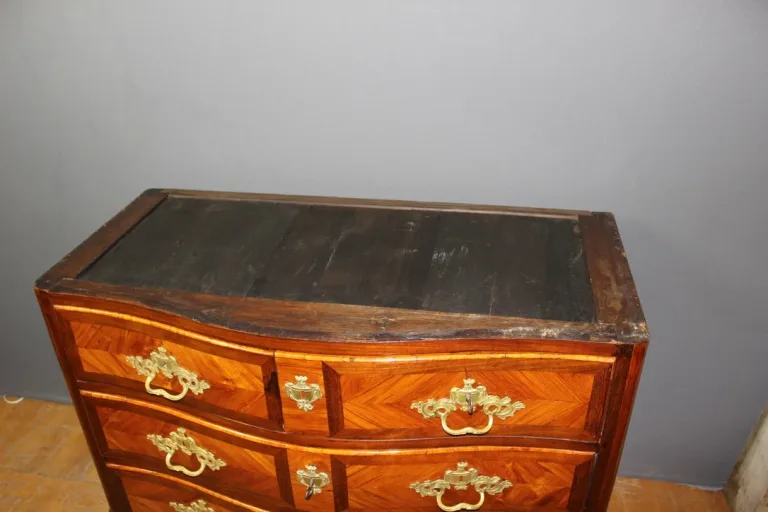 Commode Louis XV En Marqueterie du XVIII siècle