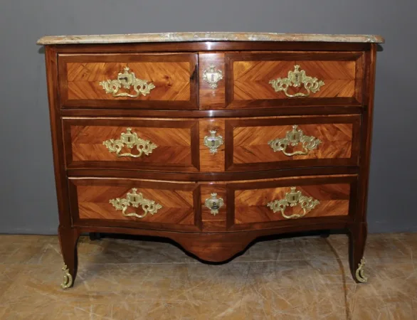 Commode Louis XV En Marqueterie du XVIII siècle