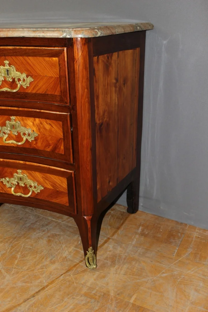 LOUIS XV CHEST OF DRAWERS