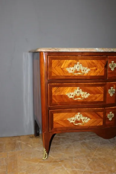 Commode Louis XV En Marqueterie du XVIII siècle