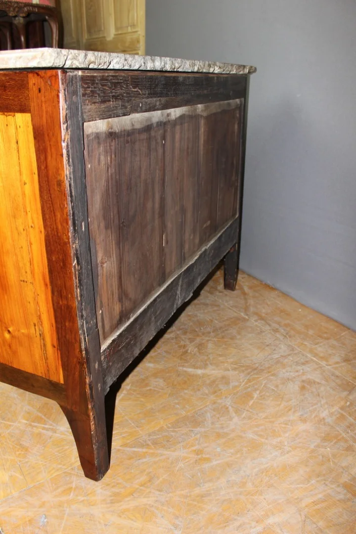 LOUIS XV CHEST OF DRAWERS