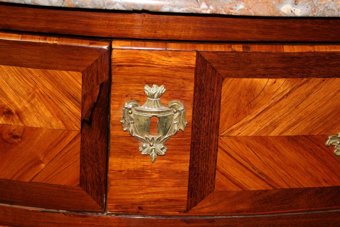 LOUIS XV CHEST OF DRAWERS