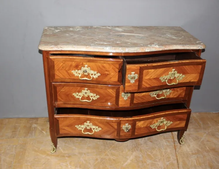 Commode Louis XV En Marqueterie du XVIII siècle