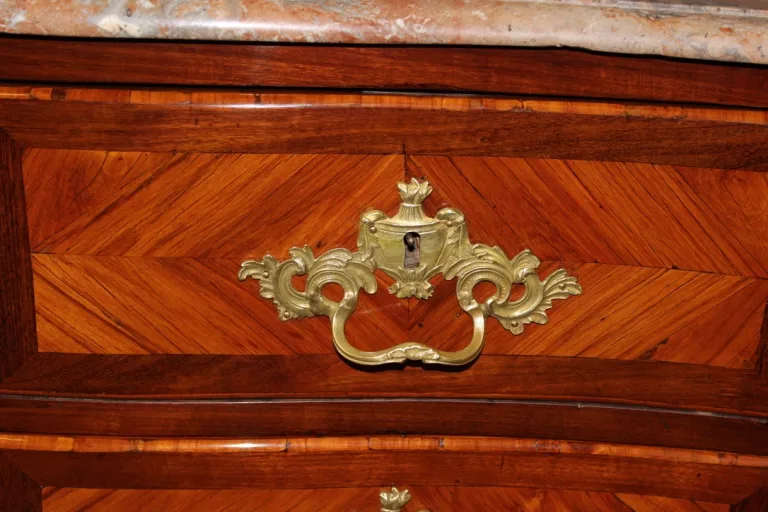 Commode Louis XV En Marqueterie du XVIII siècle