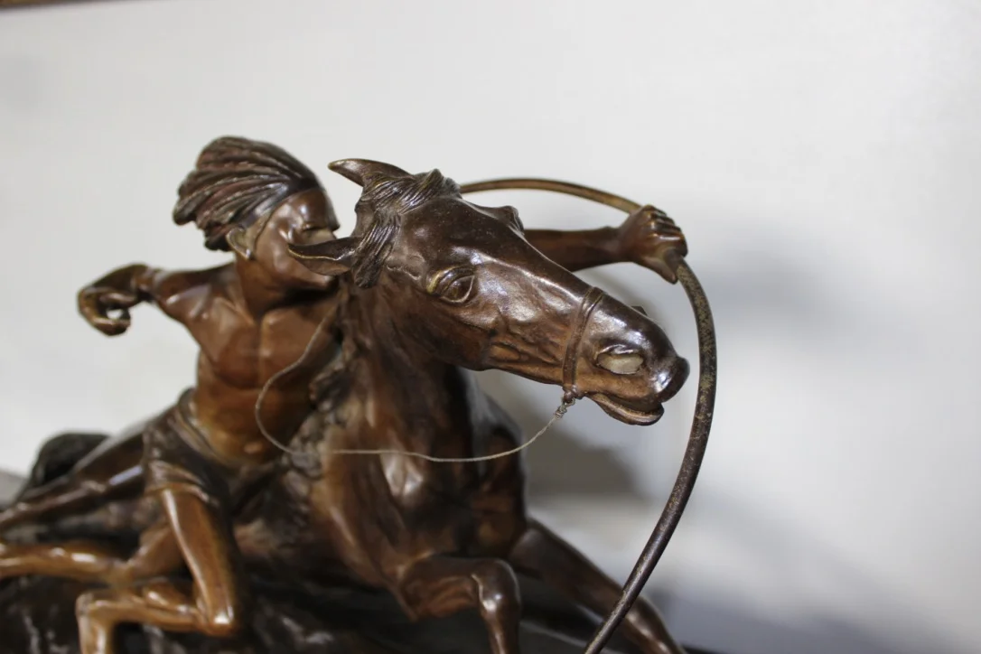 Bronze Par Edouard Drouot Indien En Embuscade Devant Son Cheval