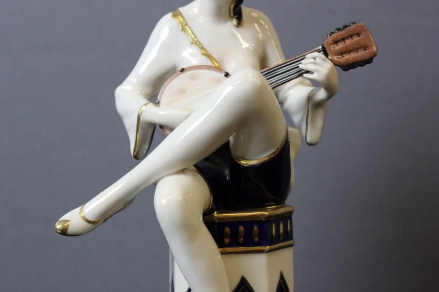 ART DECO PERIOD PORCELAIN FIGURE