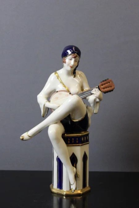 ART DECO PERIOD PORCELAIN FIGURE