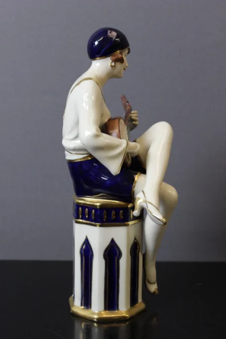 ART DECO PERIOD PORCELAIN FIGURE