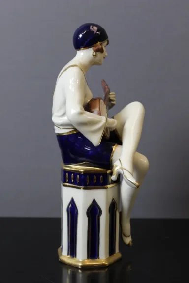 Joueuse De Mandoline d'époque Art Déco En Porcelaine Par Royal Dux