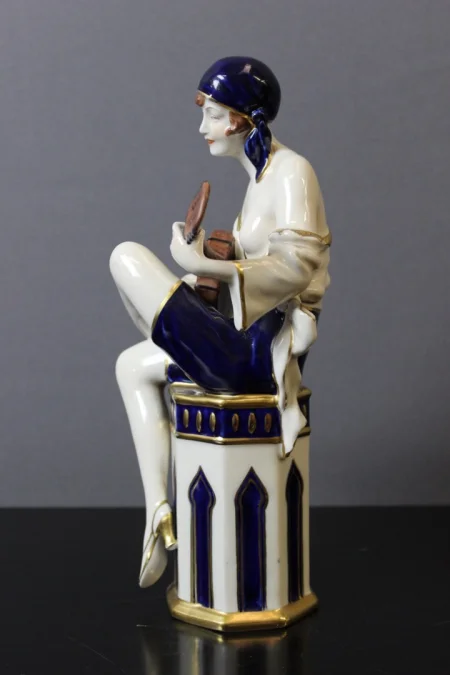 ART DECO PERIOD PORCELAIN FIGURE