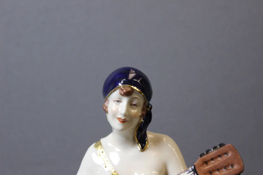 ART DECO PERIOD PORCELAIN FIGURE