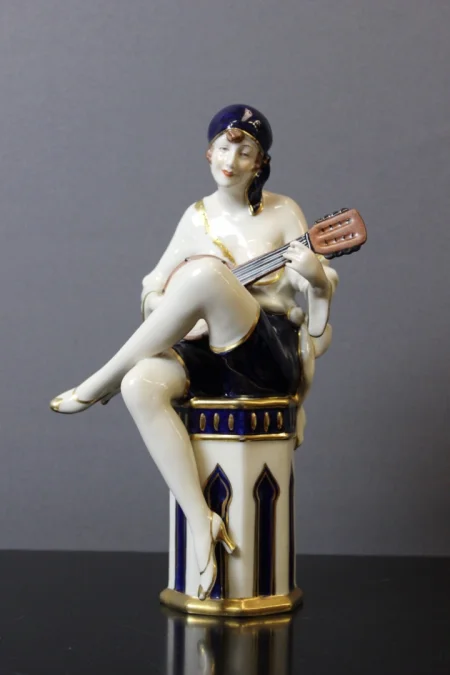 ART DECO PERIOD PORCELAIN FIGURE