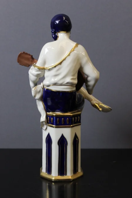 ART DECO PERIOD PORCELAIN FIGURE