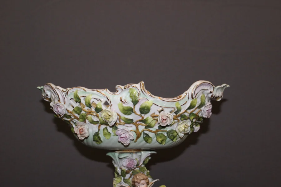 PORCELAIN CENTER PIECE