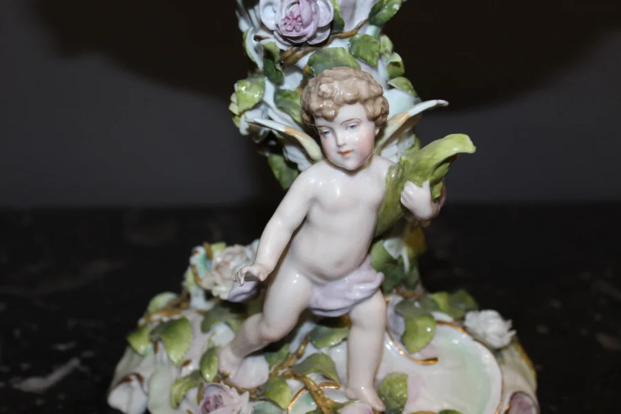 PORCELAIN CENTER PIECE