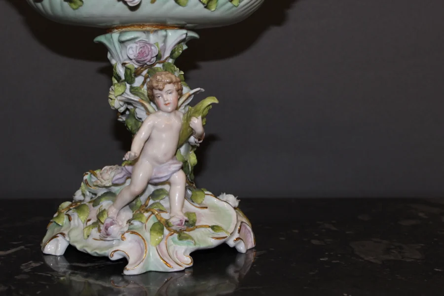 PORCELAIN CENTER PIECE