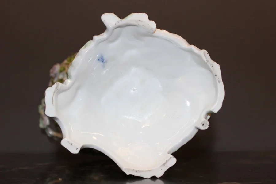 PORCELAIN CENTER PIECE