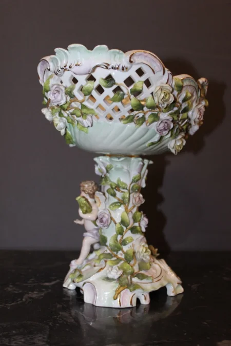 PORCELAIN CENTER PIECE