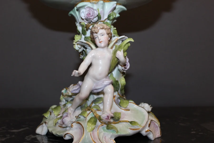 PORCELAIN CENTER PIECE