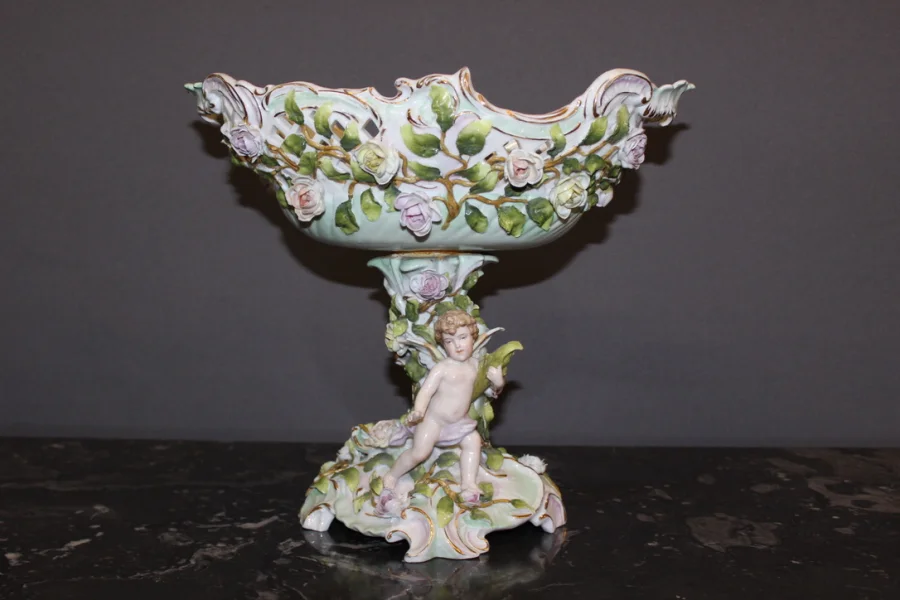 PORCELAIN CENTER PIECE