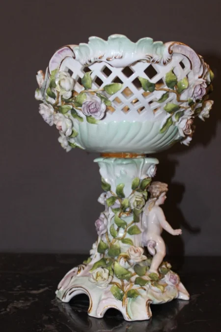 PORCELAIN CENTER PIECE