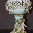 Coupe En Porcelaine à Décor d'Angelot Et De Fleurs Vers 1900
