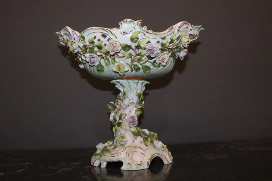 PORCELAIN CENTER PIECE