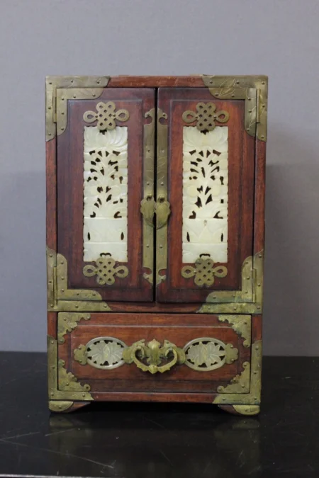 Petit Cabinet Chinois En Bois Et Pierre Dure XX Siècle