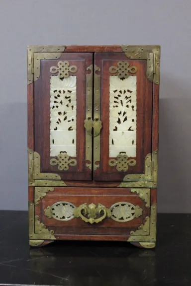 Petit Cabinet Chinois En Bois Et Pierre Dure XX Siècle