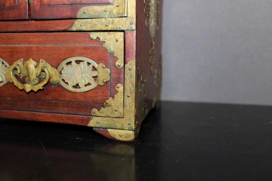 Petit Cabinet Chinois En Bois Et Pierre Dure XX Siècle