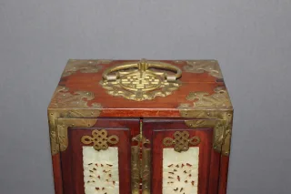 Petit Cabinet Chinois En Bois Et Pierre Dure XX Siècle