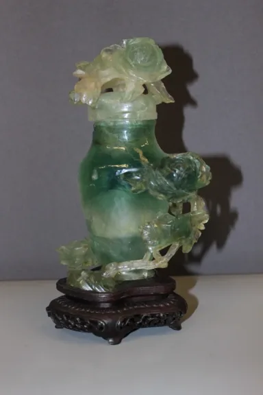 Vase Couvert En Fluorine à Décor De Fleurs , Asie