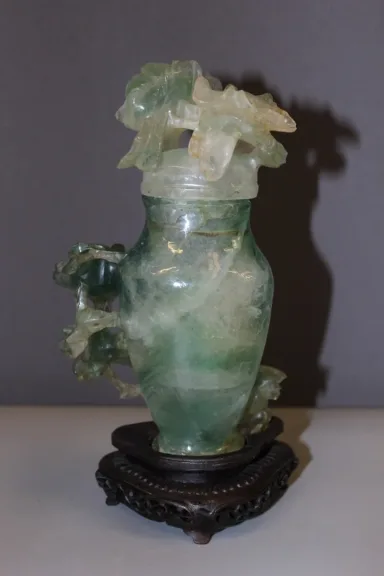 Vase Couvert En Fluorine à Décor De Fleurs , Asie