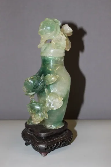 Vase Couvert En Fluorine à Décor De Fleurs , Asie
