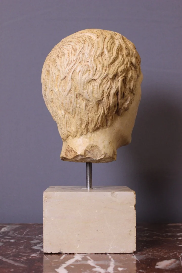 BUSTO DE PIEDRA
